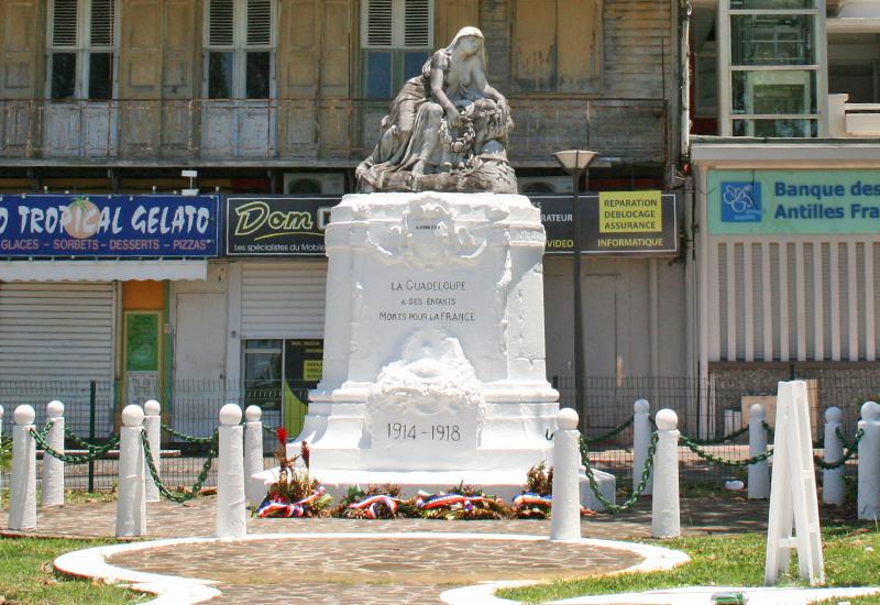 Pointe-à-Pitre, monument aux morts, simplicité du message, patriotisme avéré