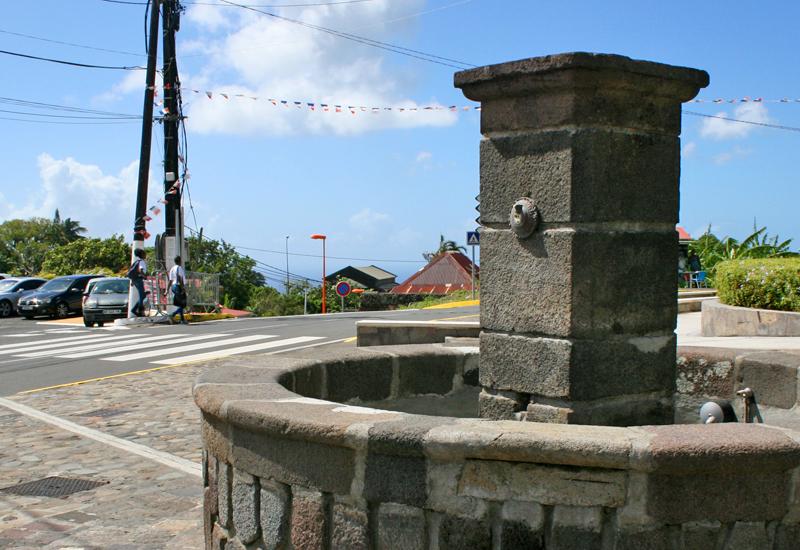 Guadeloupe. La fontaine de Gourbeyre, construite en pierre fin XIXè