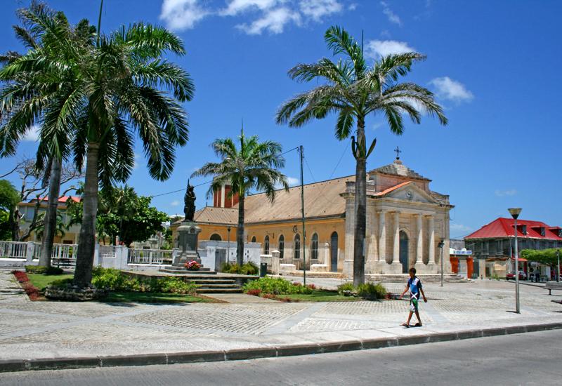 Eglise Saint-Jean Baptiste, Le Moule, en Guadeloupe. La Place d'armes